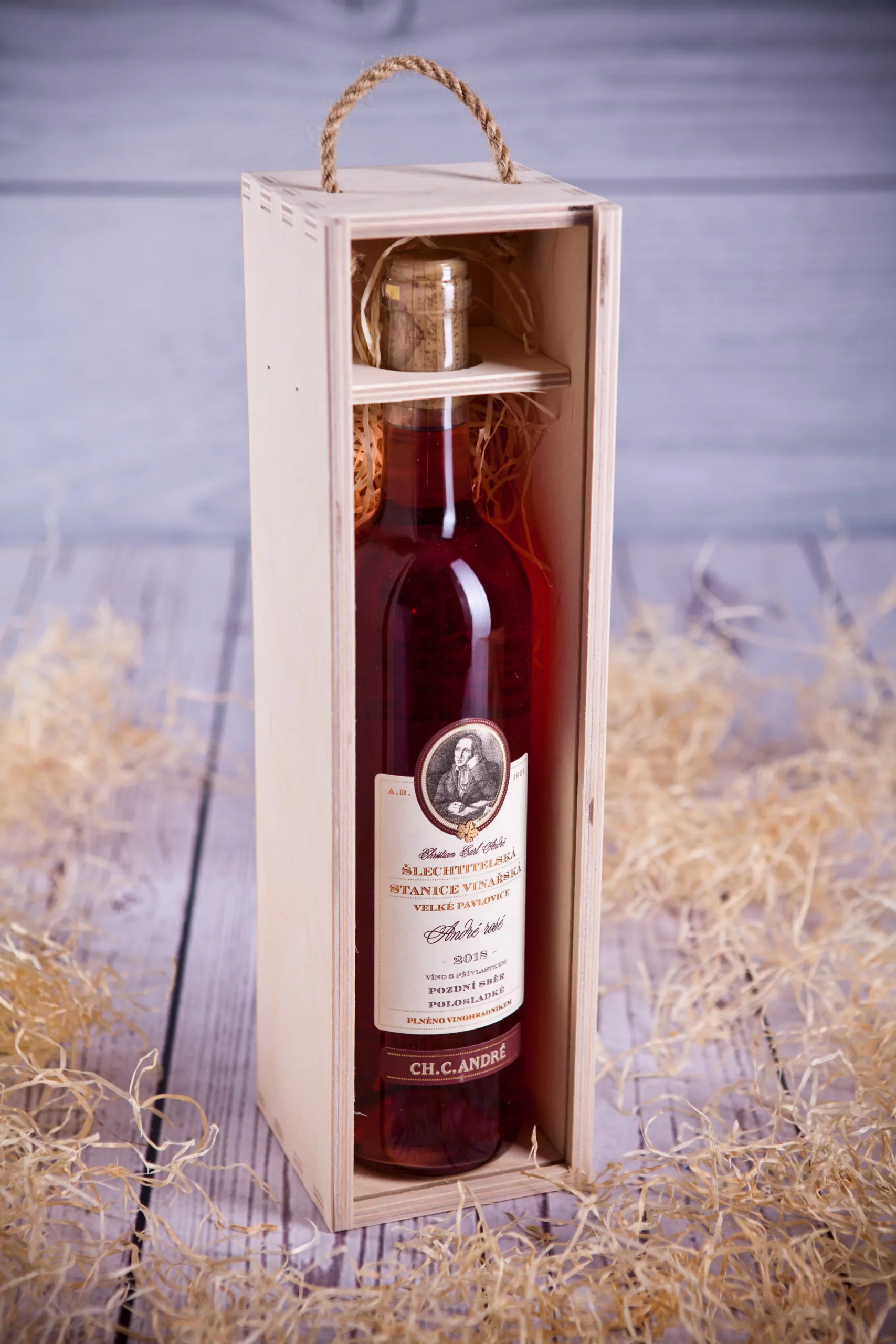 dřevěná dárková krabička na 1 lahev CH.C.ANDRÉ
