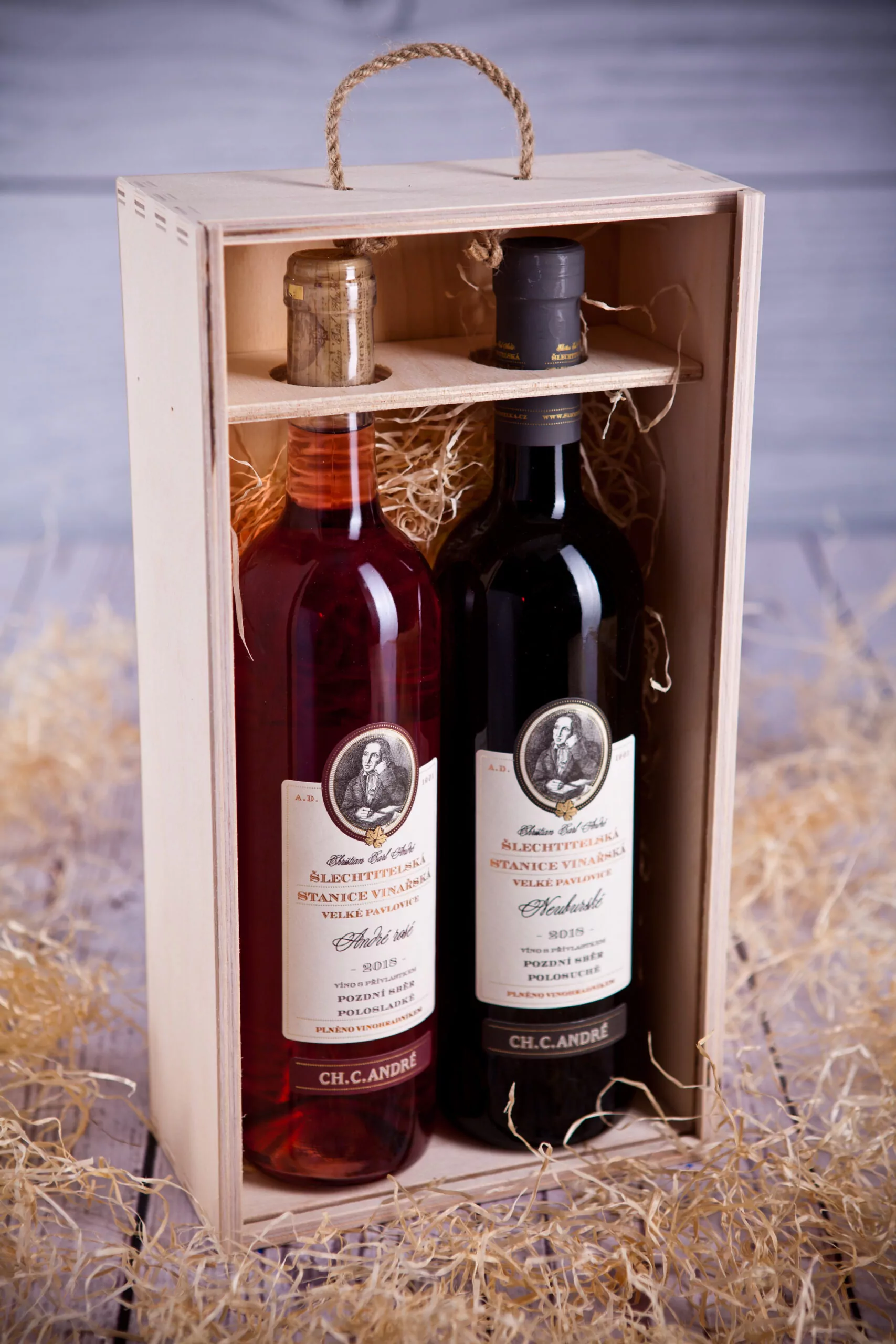 dřevěná dárková krabička na 2 lahve CH.C.André