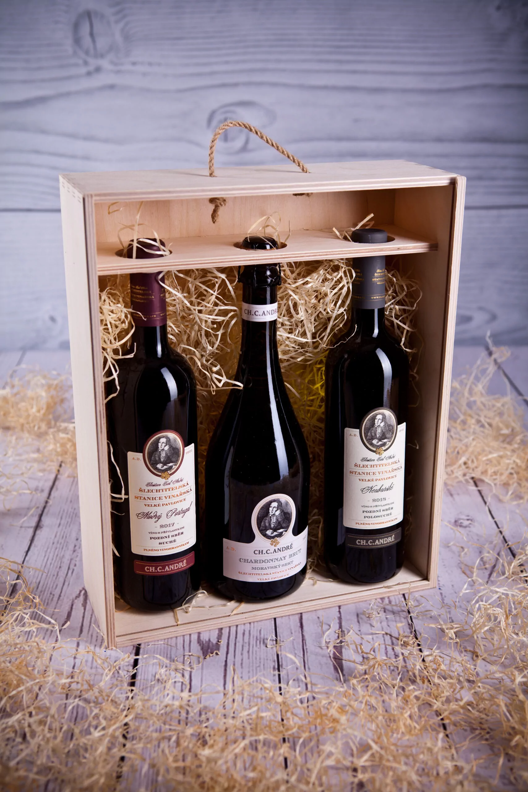 dřevěná krabička na 3 lahve ch.c.andré