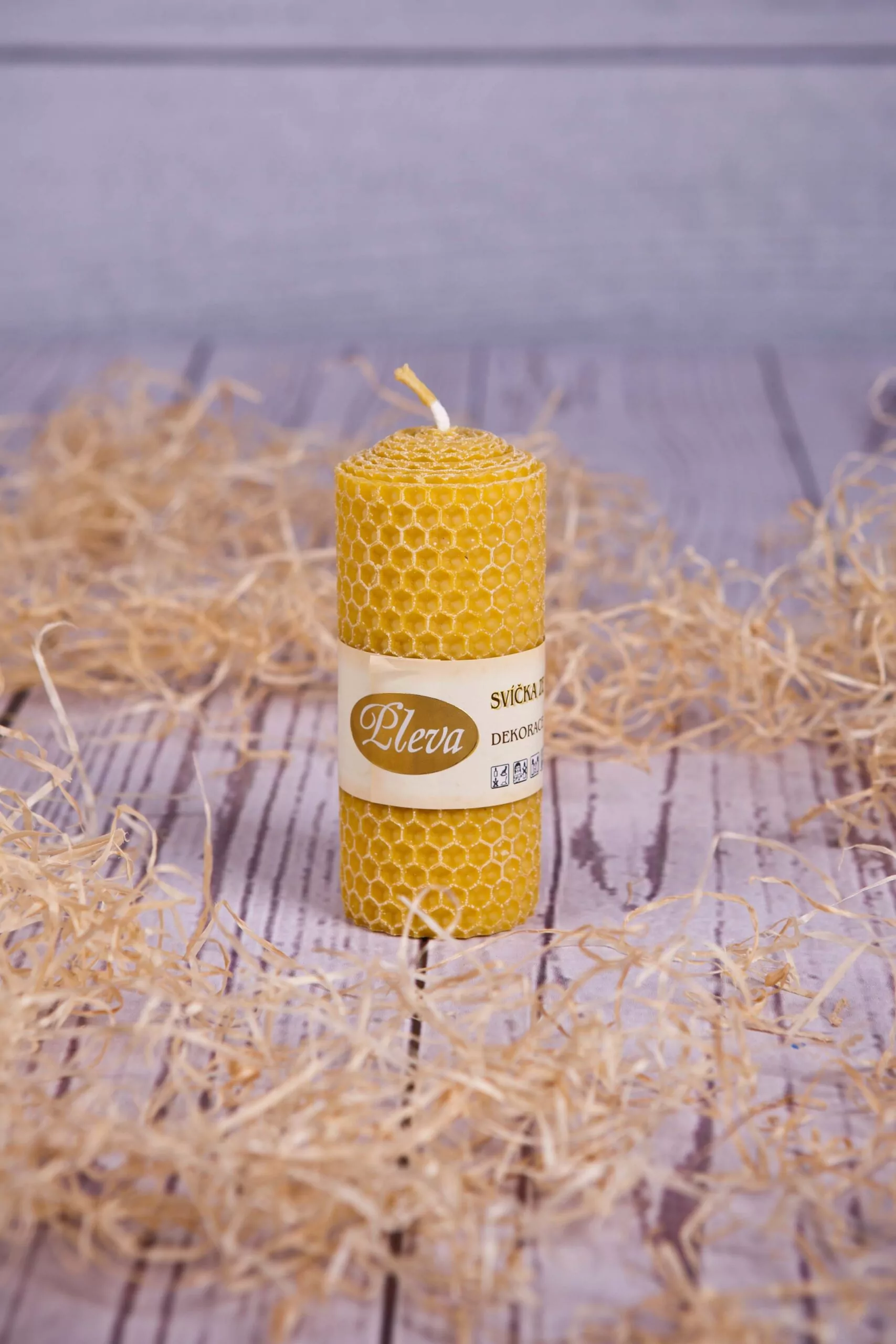 Svíčka ze včelího vosku malá
